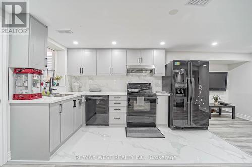 38 Bottlebrush Drive, Brampton, ON - Indoor Photo Showing Kitchen