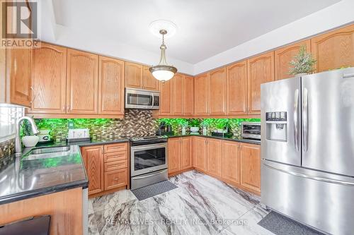 38 Bottlebrush Drive, Brampton, ON - Indoor Photo Showing Kitchen