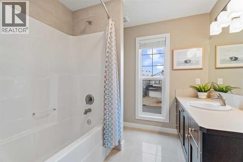 Main bath upper - 199 Cranarch Landing Se, Calgary, AB - Indoor Photo Showing Bathroom