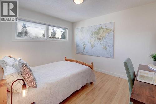 Second bedroom on the main level - 36 Glenview Drive Sw, Calgary, AB - Indoor Photo Showing Bedroom