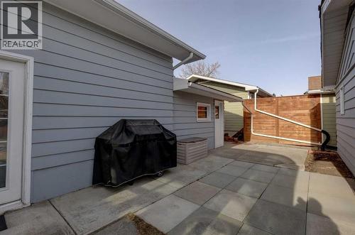 Exterior rear of the house  and single garage - 36 Glenview Drive Sw, Calgary, AB - Outdoor With Exterior