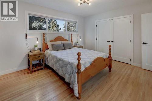 36 Glenview Drive Sw, Calgary, AB - Indoor Photo Showing Bedroom