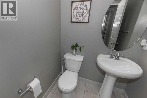 76 Evanspark Circle Nw, Calgary, AB - Indoor Photo Showing Bathroom
