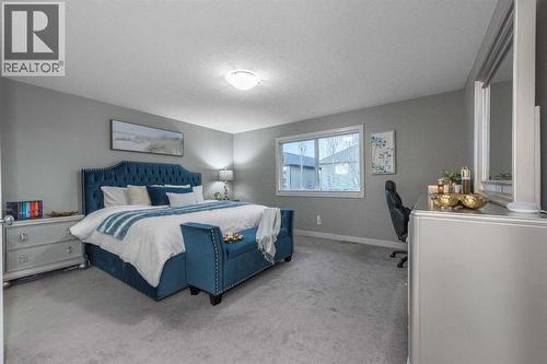 76 Evanspark Circle Nw, Calgary, AB - Indoor Photo Showing Bedroom