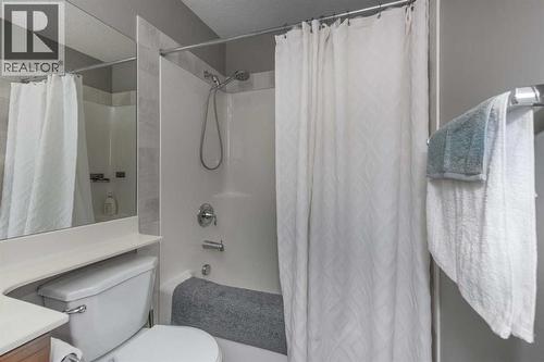 76 Evanspark Circle Nw, Calgary, AB - Indoor Photo Showing Bathroom