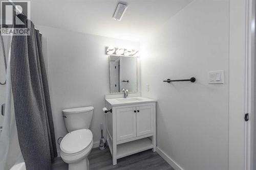 76 Evanspark Circle Nw, Calgary, AB - Indoor Photo Showing Bathroom