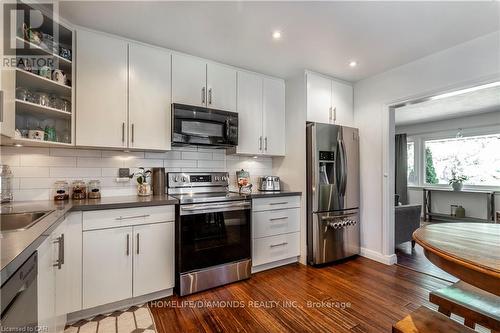 107 Ellis Crescent, Waterloo, ON - Indoor Photo Showing Kitchen With Stainless Steel Kitchen With Upgraded Kitchen