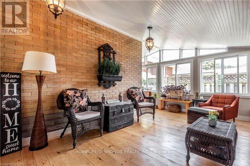 107 Ellis Crescent, Waterloo, ON - Indoor Photo Showing Living Room