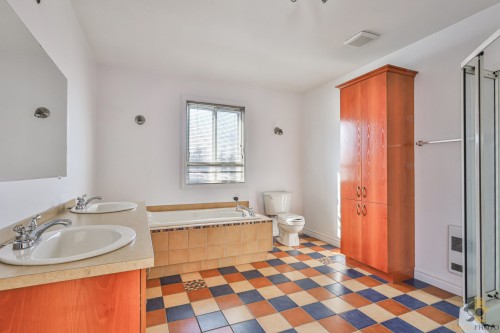 Salle de bains - 144 Ch. De La Lorraine, Laval (Pont-Viau), QC - Indoor Photo Showing Bathroom