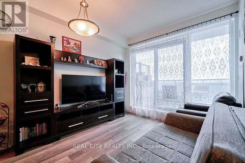 407 - 7167 Yonge Street, Markham, ON - Indoor Photo Showing Living Room