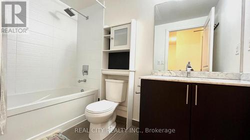 407 - 7167 Yonge Street, Markham, ON - Indoor Photo Showing Bathroom