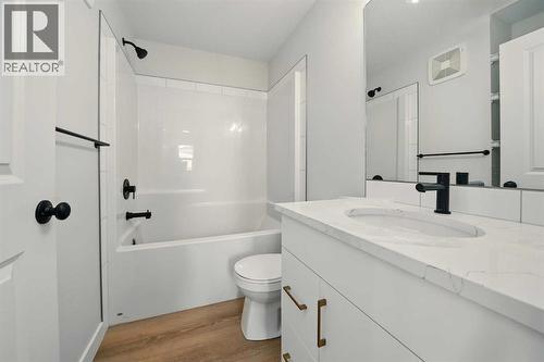 61 Pinnacle Close, Blackfalds, AB - Indoor Photo Showing Bathroom