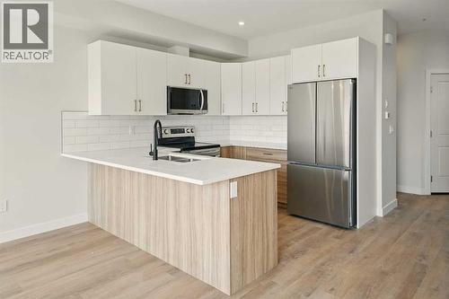 61 Pinnacle Close, Blackfalds, AB - Indoor Photo Showing Kitchen