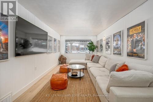 765 Wesley Street, Burlington, ON - Indoor Photo Showing Living Room