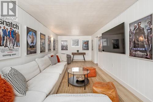 765 Wesley Street, Burlington, ON - Indoor Photo Showing Living Room