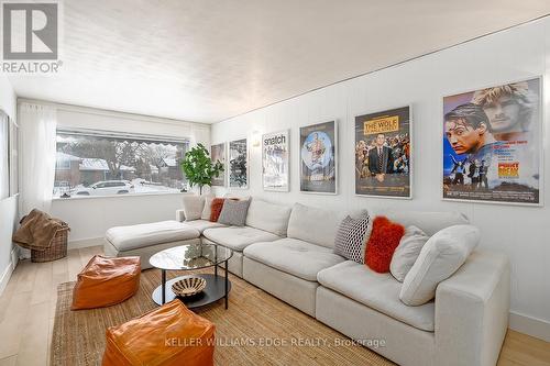 765 Wesley Street, Burlington, ON - Indoor Photo Showing Living Room