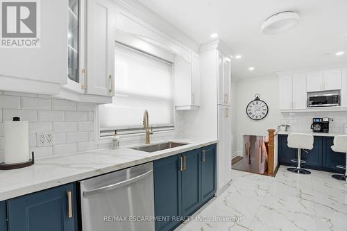 697 Lomond Crescent, Burlington, ON - Indoor Photo Showing Kitchen With Upgraded Kitchen