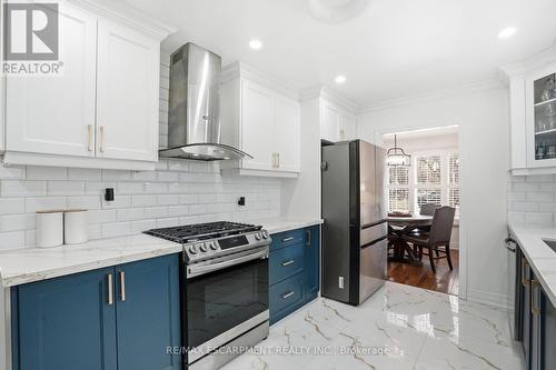 697 Lomond Crescent, Burlington, ON - Indoor Photo Showing Kitchen With Upgraded Kitchen