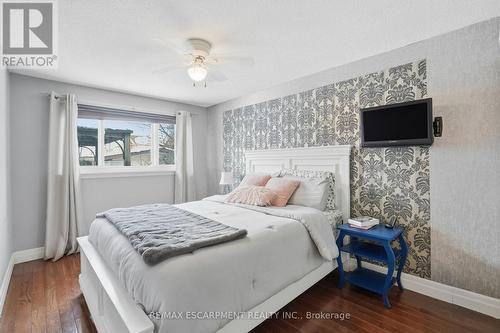 697 Lomond Crescent, Burlington, ON - Indoor Photo Showing Bedroom