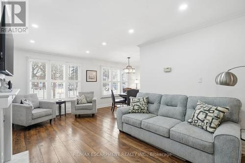 697 Lomond Crescent, Burlington, ON - Indoor Photo Showing Living Room