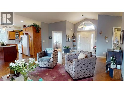 2523 Golf View Crescent, Blind Bay, BC - Indoor Photo Showing Living Room