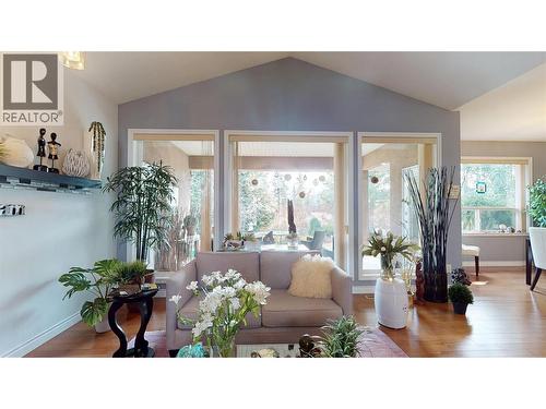 2523 Golf View Crescent, Blind Bay, BC - Indoor Photo Showing Living Room