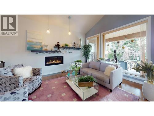 2523 Golf View Crescent, Blind Bay, BC - Indoor Photo Showing Living Room With Fireplace