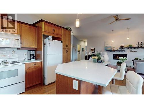 2523 Golf View Crescent, Blind Bay, BC - Indoor Photo Showing Kitchen