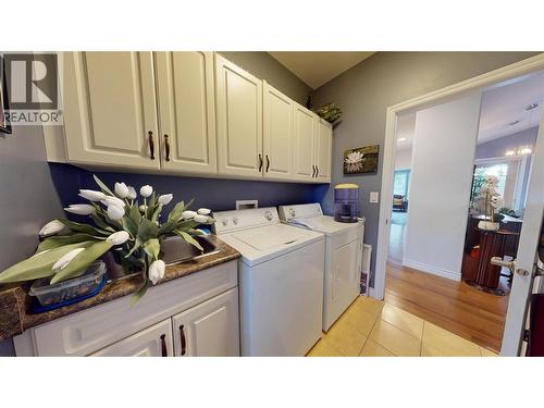 2523 Golf View Crescent, Blind Bay, BC - Indoor Photo Showing Laundry Room