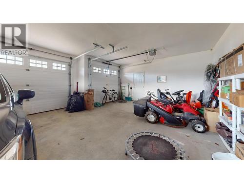 2523 Golf View Crescent, Blind Bay, BC - Indoor Photo Showing Garage