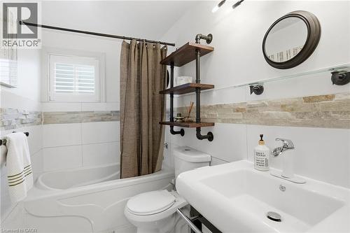 697 Lomond Crescent, Burlington, ON - Indoor Photo Showing Bathroom