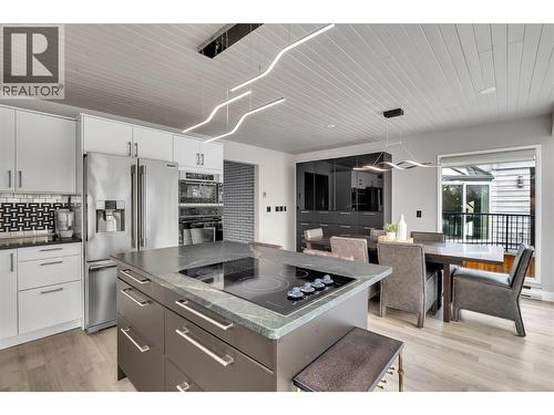 2535 Winnipeg Road, West Kelowna, BC - Indoor Photo Showing Kitchen With Upgraded Kitchen