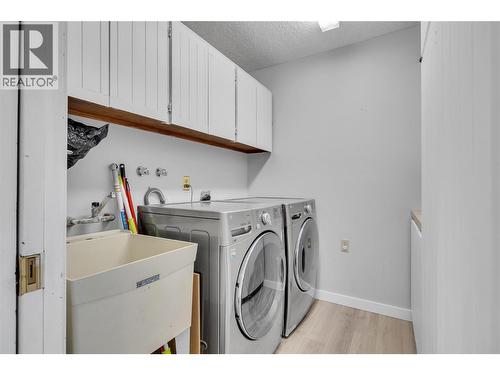 2535 Winnipeg Road, West Kelowna, BC - Indoor Photo Showing Laundry Room