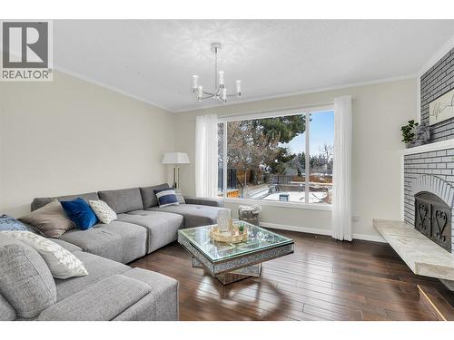 2535 Winnipeg Road, West Kelowna, BC - Indoor Photo Showing Living Room With Fireplace