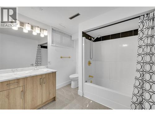 2535 Winnipeg Road, West Kelowna, BC - Indoor Photo Showing Bathroom