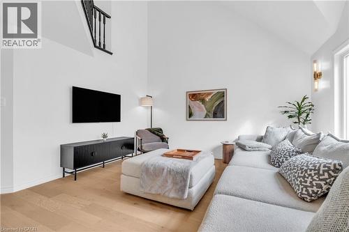 9 Gaw Crescent, Guelph, ON - Indoor Photo Showing Living Room