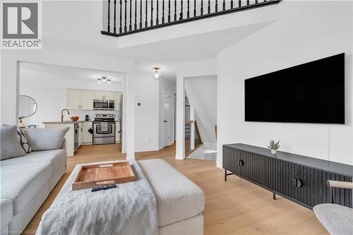 9 Gaw Crescent, Guelph, ON - Indoor Photo Showing Living Room
