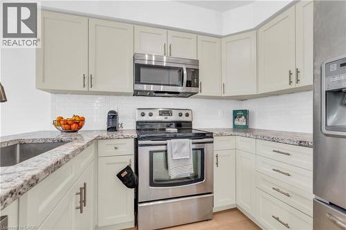9 Gaw Crescent, Guelph, ON - Indoor Photo Showing Kitchen With Stainless Steel Kitchen With Upgraded Kitchen