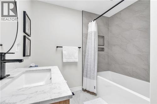 9 Gaw Crescent, Guelph, ON - Indoor Photo Showing Bathroom