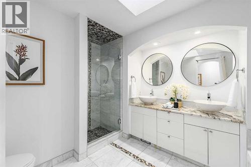 5503 Strathcona Hill Sw, Calgary, AB - Indoor Photo Showing Bathroom