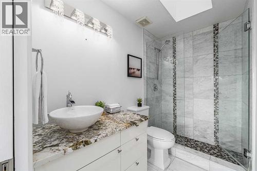 5503 Strathcona Hill Sw, Calgary, AB - Indoor Photo Showing Bathroom