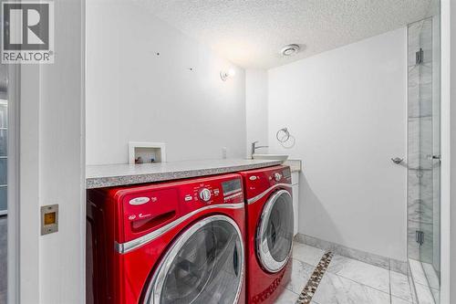 5503 Strathcona Hill Sw, Calgary, AB - Indoor Photo Showing Laundry Room