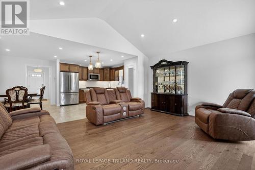 64 Ambrosia Path, St. Thomas, ON - Indoor Photo Showing Living Room