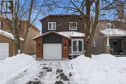 32 ACKLAM TERRACE  Ottawa, ON K2K 2H5