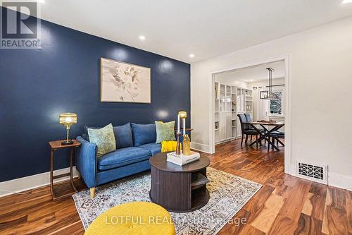 68 Vaughan Street, Ottawa, ON - Indoor Photo Showing Living Room