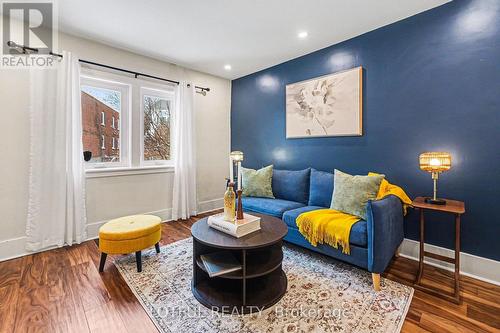 68 Vaughan Street, Ottawa, ON - Indoor Photo Showing Living Room