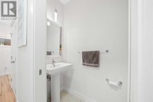 115 Mahogany Way Se, Calgary, AB - Indoor Photo Showing Bathroom