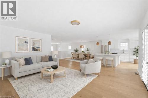 1056 Beach Boulevard, Hamilton, ON - Indoor Photo Showing Living Room