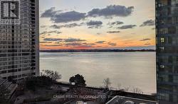 1605 - 77 HARBOUR SQUARE  Toronto, ON M5J 2S2