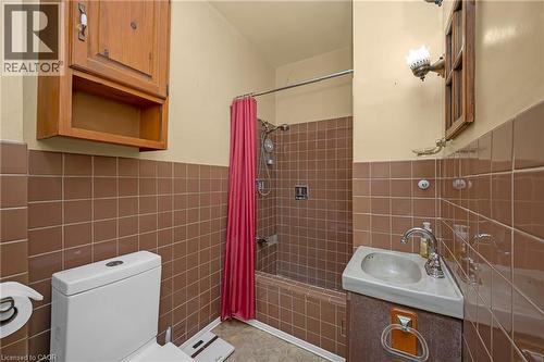 31 1/2 Garside Avenue N, Hamilton, ON - Indoor Photo Showing Bathroom